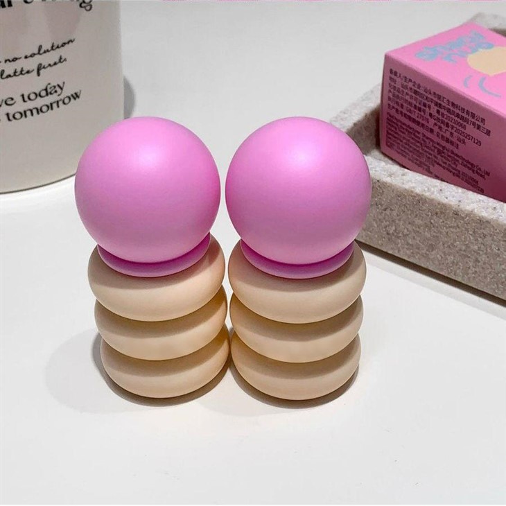 Lūpu spīduma tukša tūbiņa